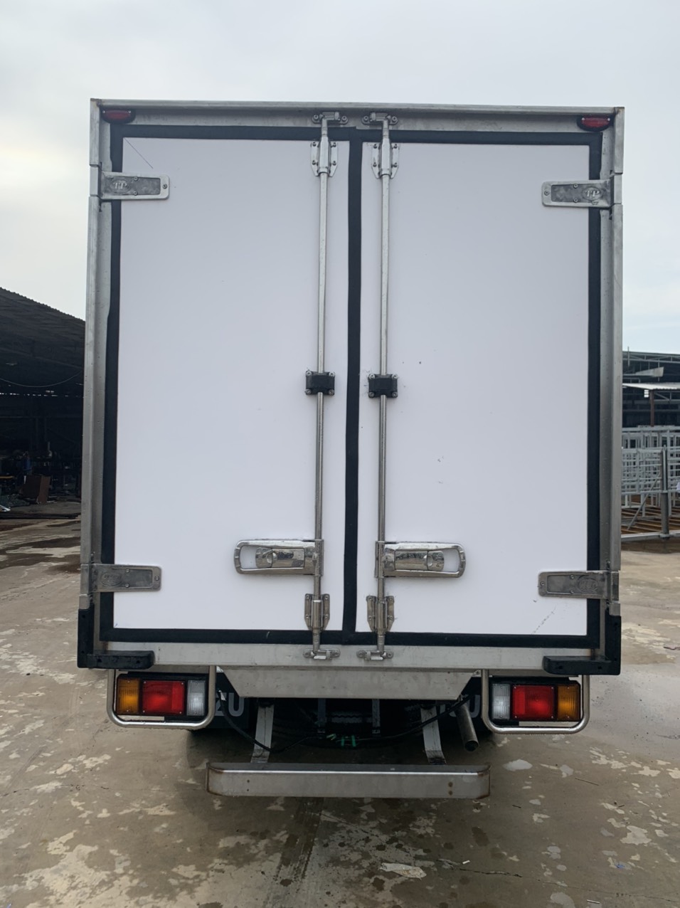 ISUZU ĐÔNG LẠNH 1,9 TẤN QKR77HE4