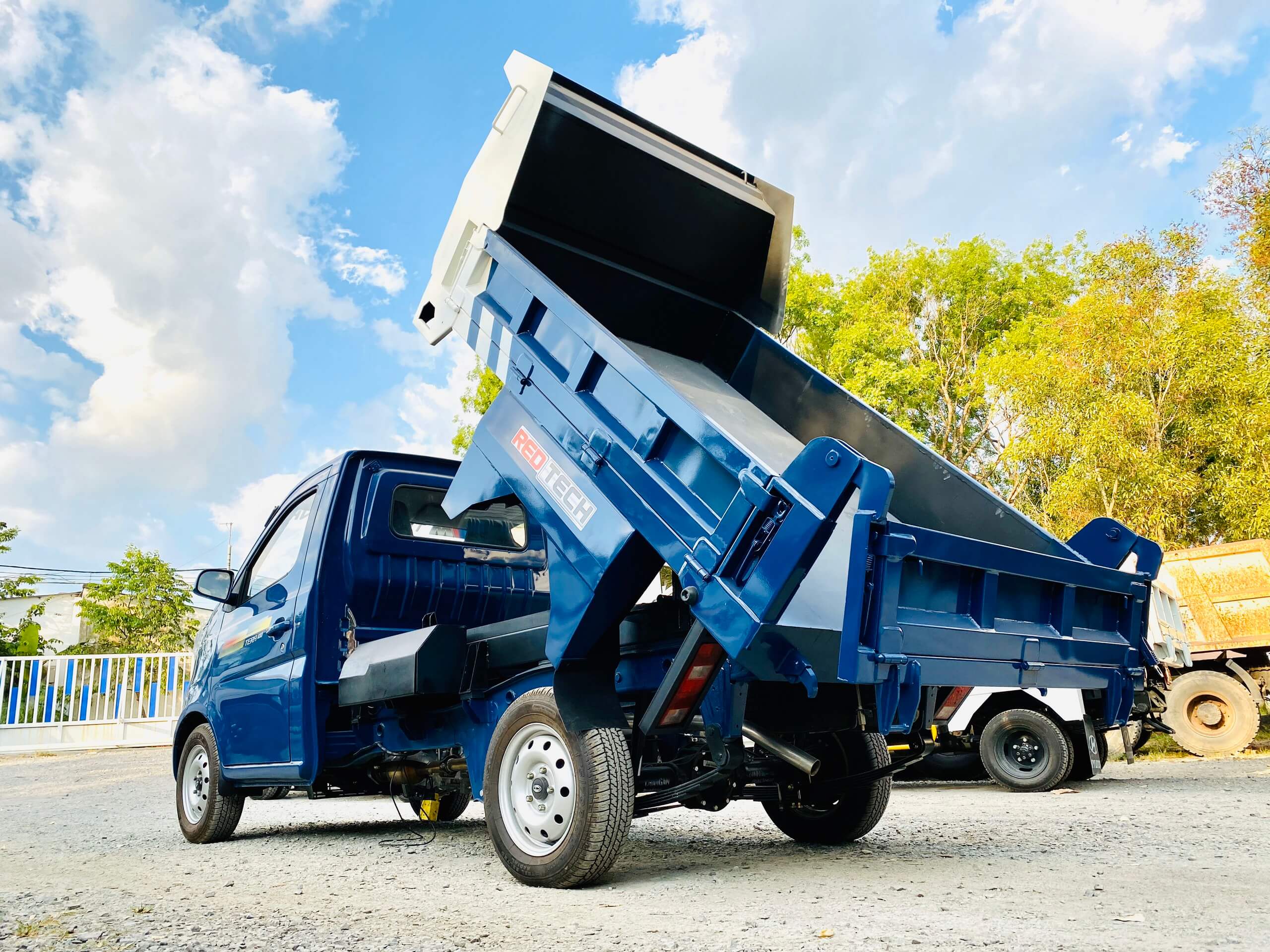 Xe Tải Tự Đổ Tera 100, Thể Tích 1,03 Khối.
