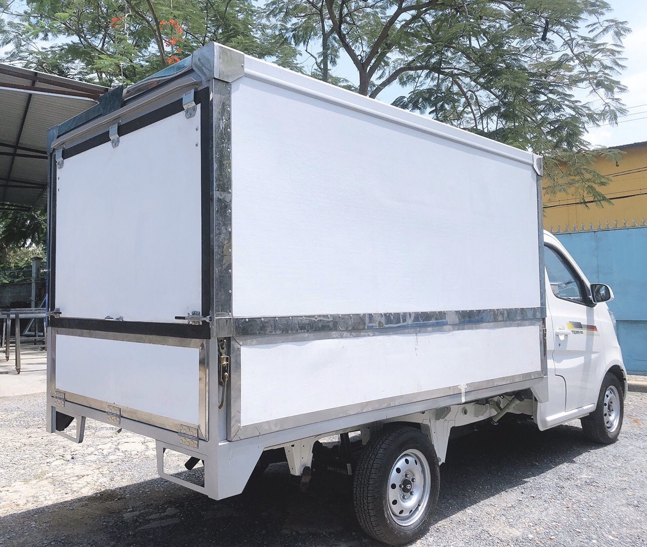 XE TẢI  Tera 100 - 900kg thùng cánh dơi