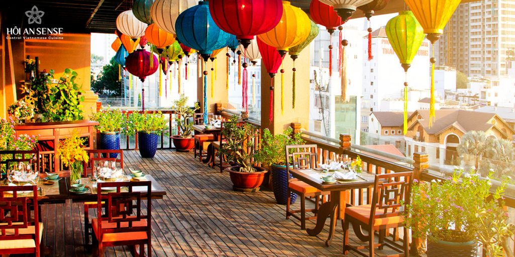 Cách trang trí lồng đèn trung thu nhiều màu sắc tạo điểm nhấn cho không gian trang trí