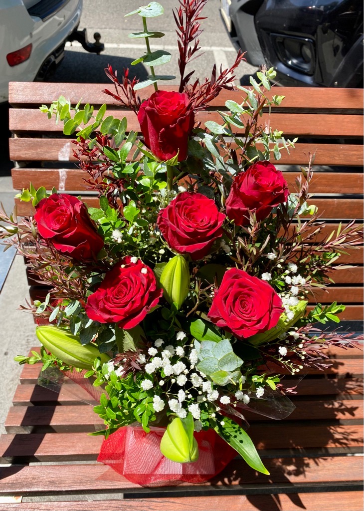 VD vase box 6 red rose with oriental lyly