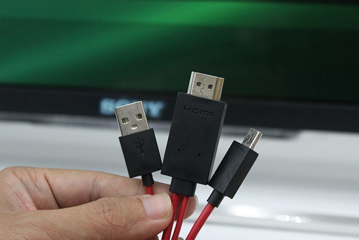 Kết nối điện thoại với tivi bằng cổng HDMI.