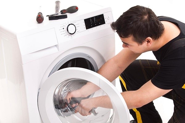 Máy giặt bị rò rỉ nước bất thường, hãy khắc phục ngay