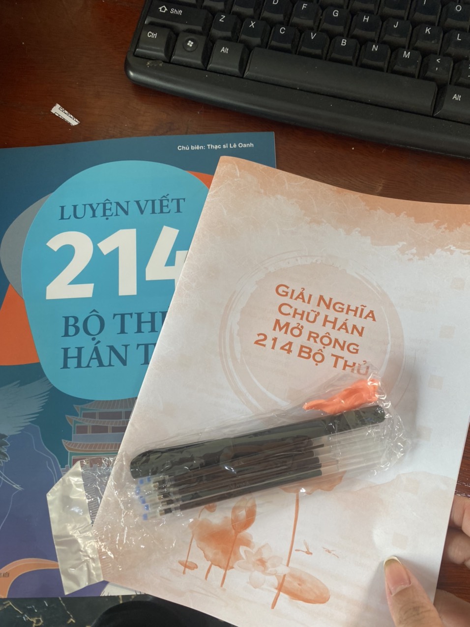 Vở Luyện Viết 214 Bộ Thủ Hán Tự KT Books