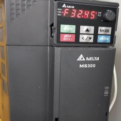 2 Máy Cnc Gia Công 4 Trục Gia Công Chân Bàn Ghế