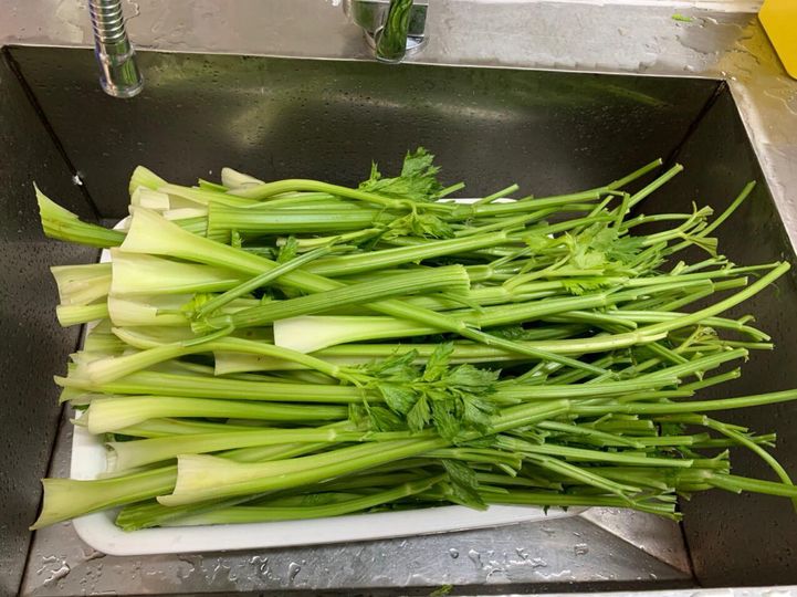 Cần tây sơ chế