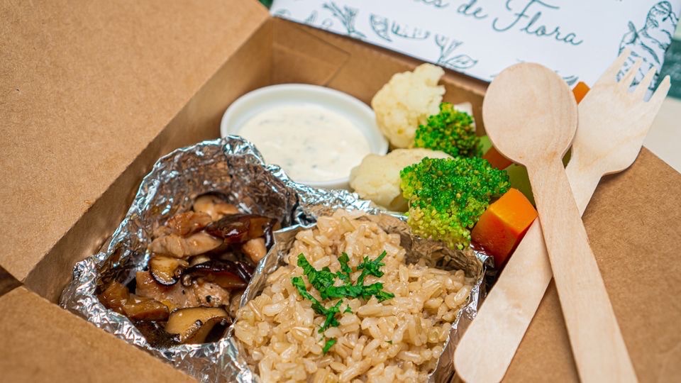 Cơm Gà sốt Nấm