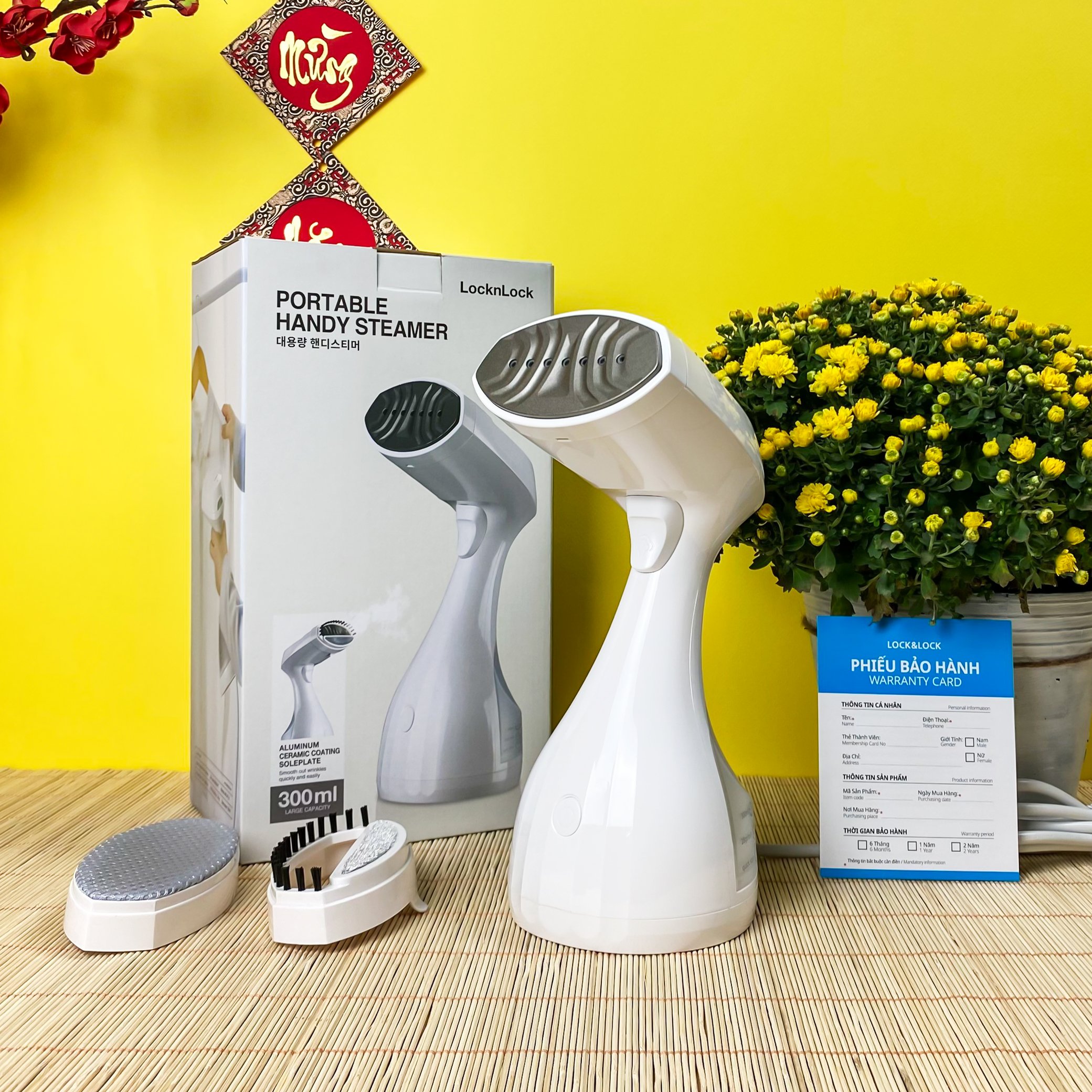 Bàn Là Hơi Nước Cầm Tay  LOCK&LOCK ENI222WHT