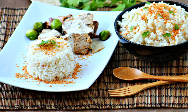 nấu cơm dừa bằng nồi cơm điện