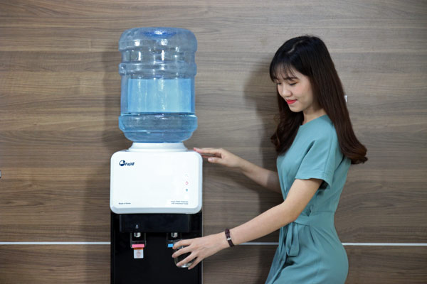 Thiết kế cây nước màu đen sang trọng