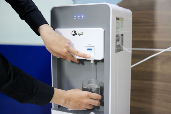Cây nước nóng lạnh fujiE WD1900E