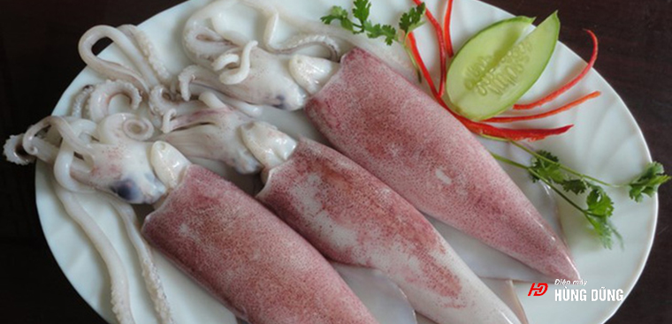 chuẩn bị nguyên liệu làm mực nướng lò vi sóng tại nhà