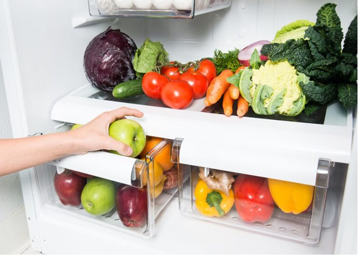 Không nên rửa trái cây trước khi cho vào tủ