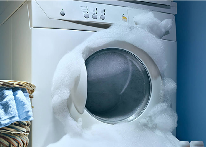 máy giặt bị tràn bọt ra ngoài