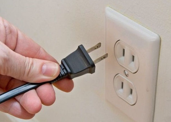 Rút phích cắm trước khi vệ sinh