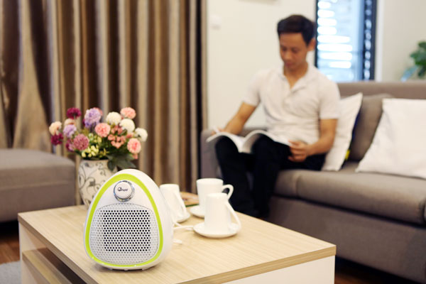 Máy sưởi gốm mini FujiE CH-202 (giao màu ngẫu nhiên)