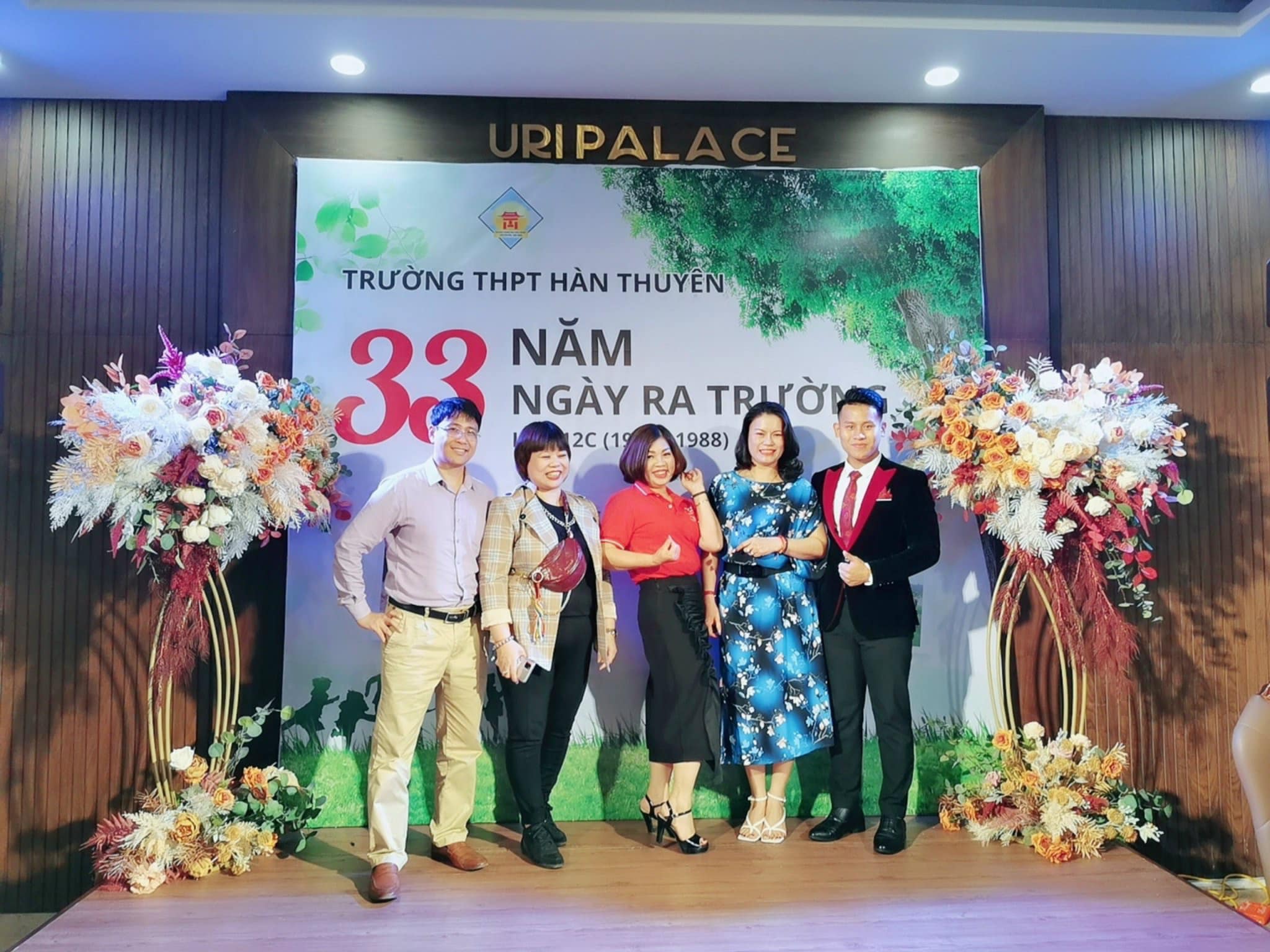 Tiệc họp lớp kỉ niệm 33 năm ngày ra trường
