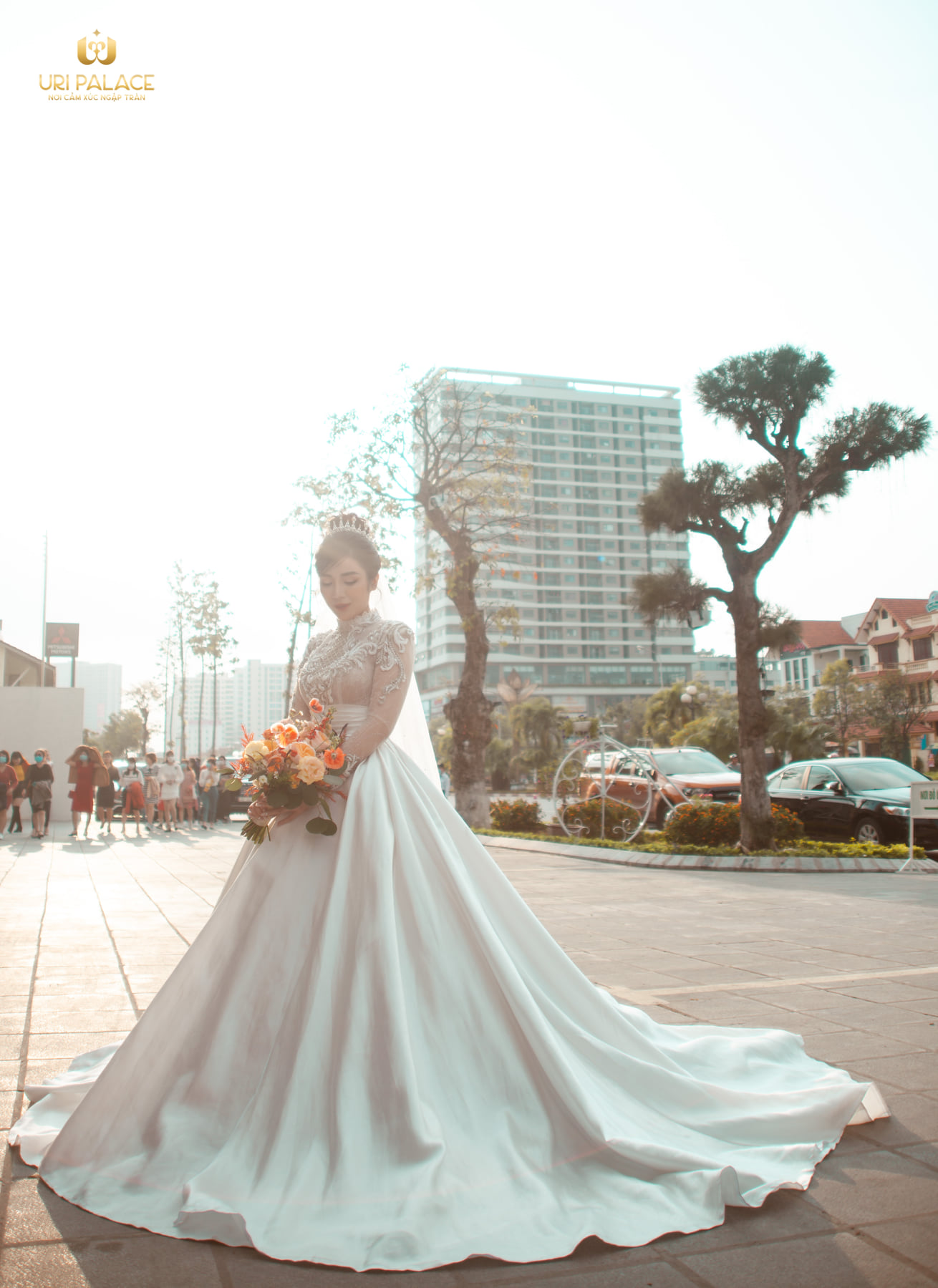 Cô dâu và chiếc váy trắng