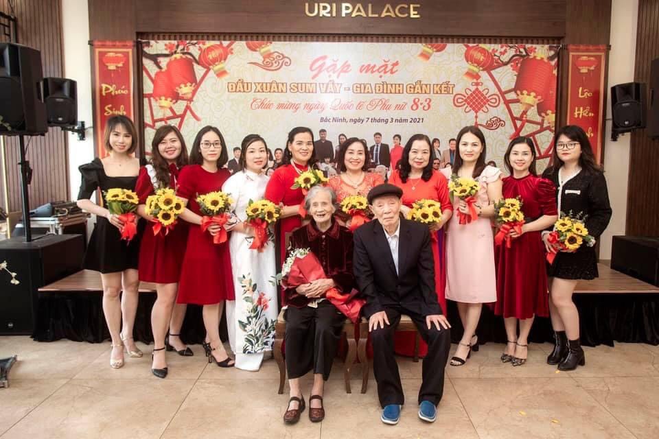 Tiệc gặp mặt đầu xuân sum vầy - Gia đình gắn kết