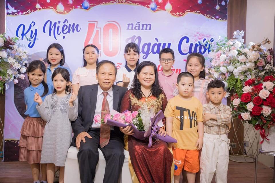 Tổ chức kỉ niệm ngày cưới cho bố mẹ tại Nhà hàng Uri