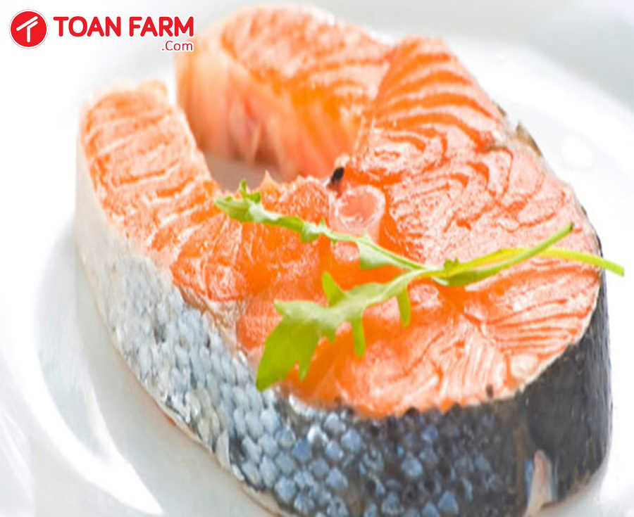 Cá hồi là thực phẩm nhiều chất đạm bổ dưỡng cho cả mẹ và bé