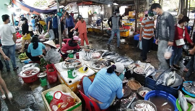 Chợ cá Thọ Quang