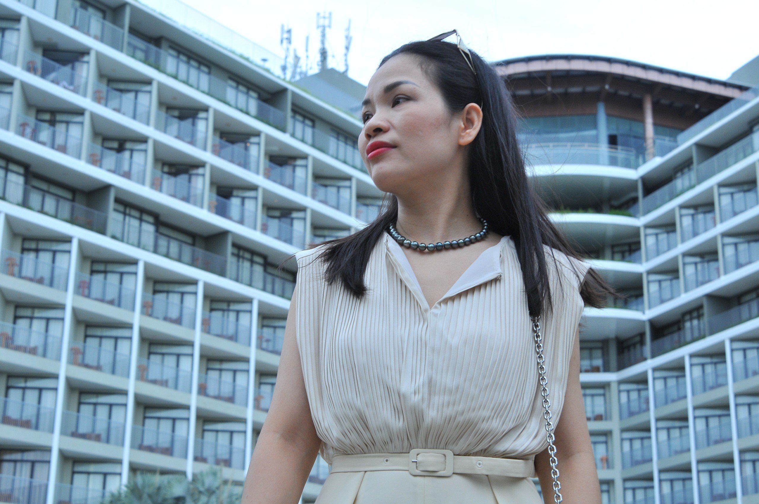 Ngọc trai kết hợp tuyệt vời cùng đầm thời trang