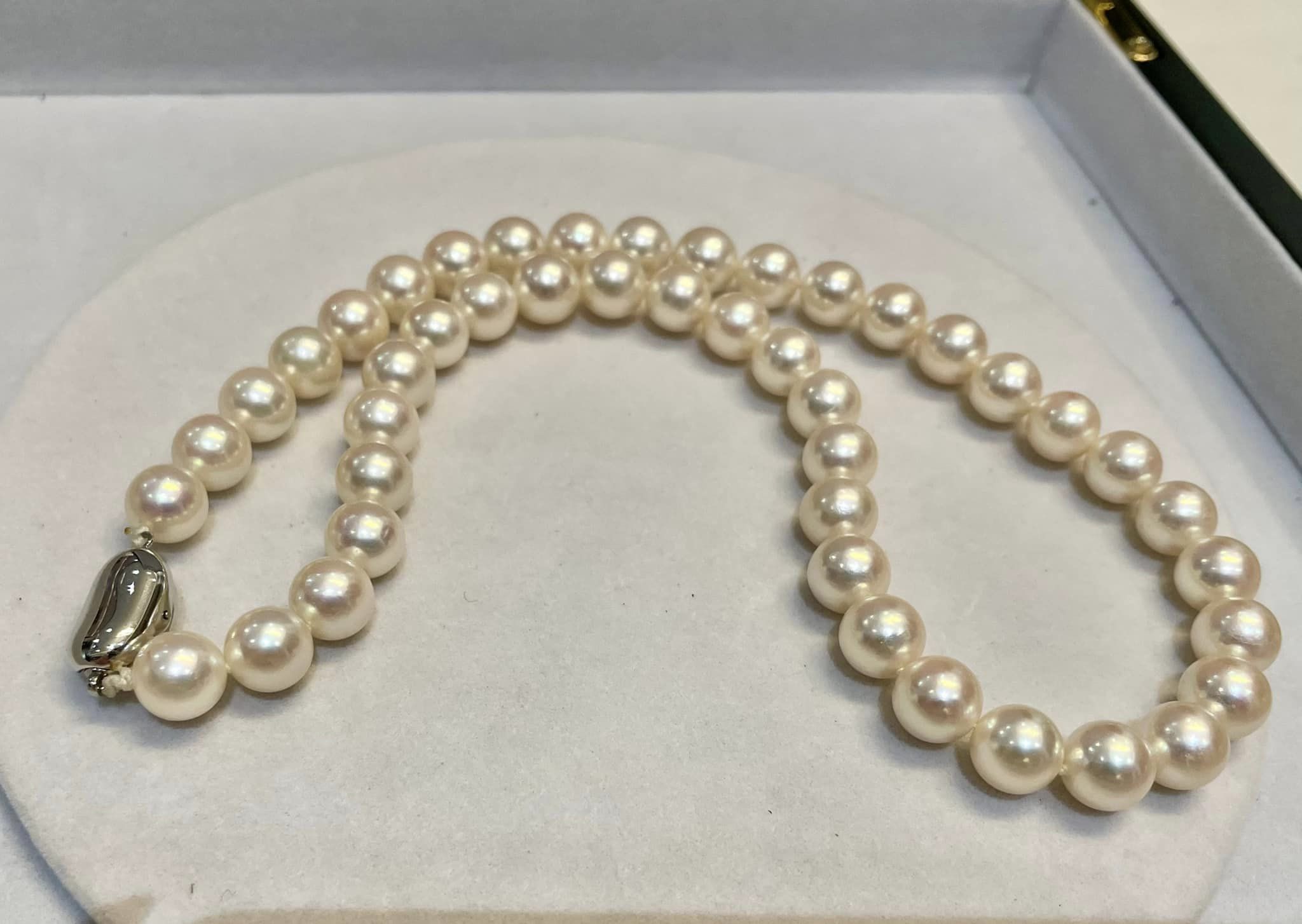 Marian Pearls luôn sẵn ngọc rời và ngọc chuỗi, đầy đủ hộp đựng, ruy băng và túi để làm qùa tặng cho người thương