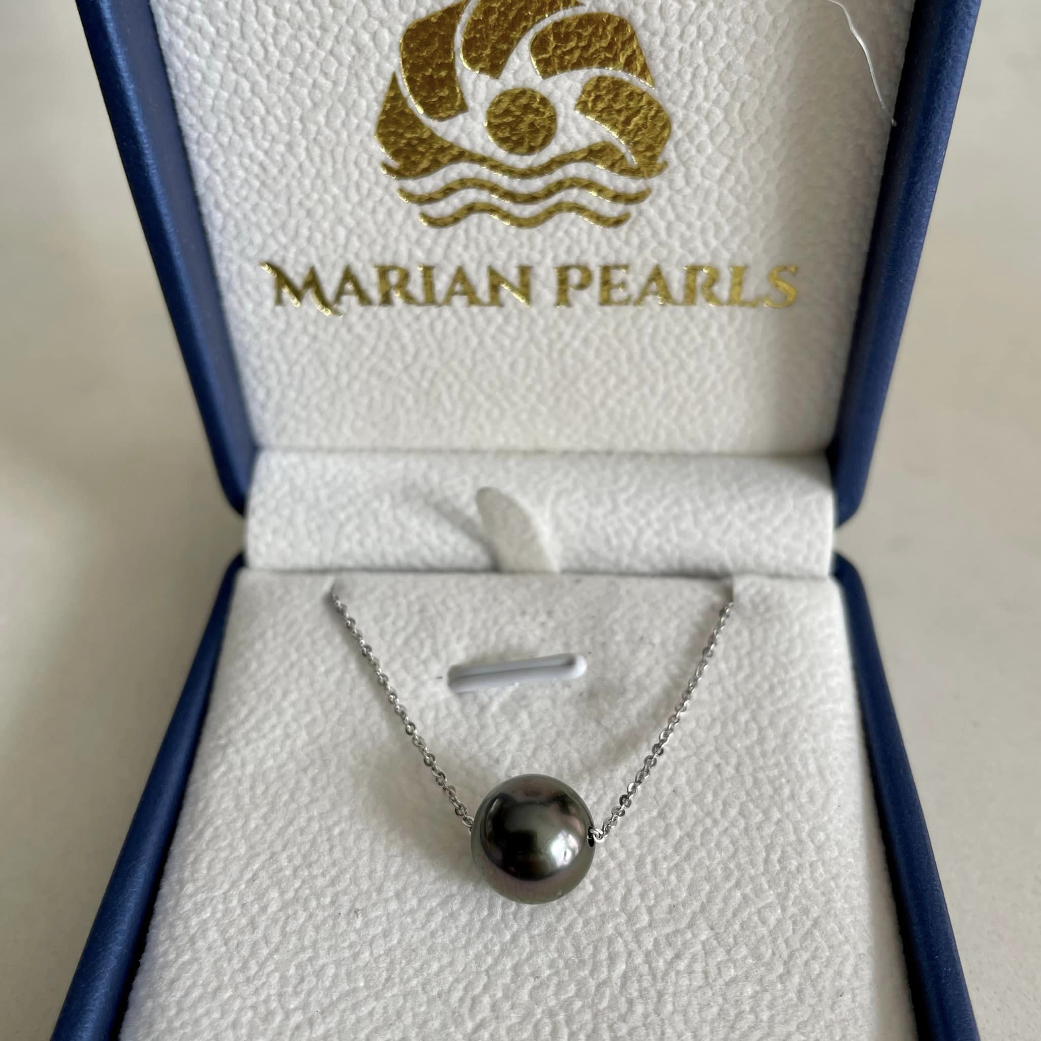  Dây chuyền xuyên tâm ngọc trai và dây choker ngọc trai đi đầu bảng trong việc tạo khác biệt cho các cô gái trẻ! 