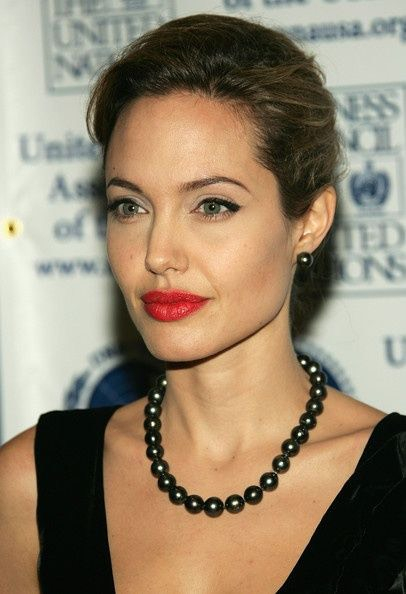 Angelina Jolie trong chuỗi ngọc trai Tahiti 
