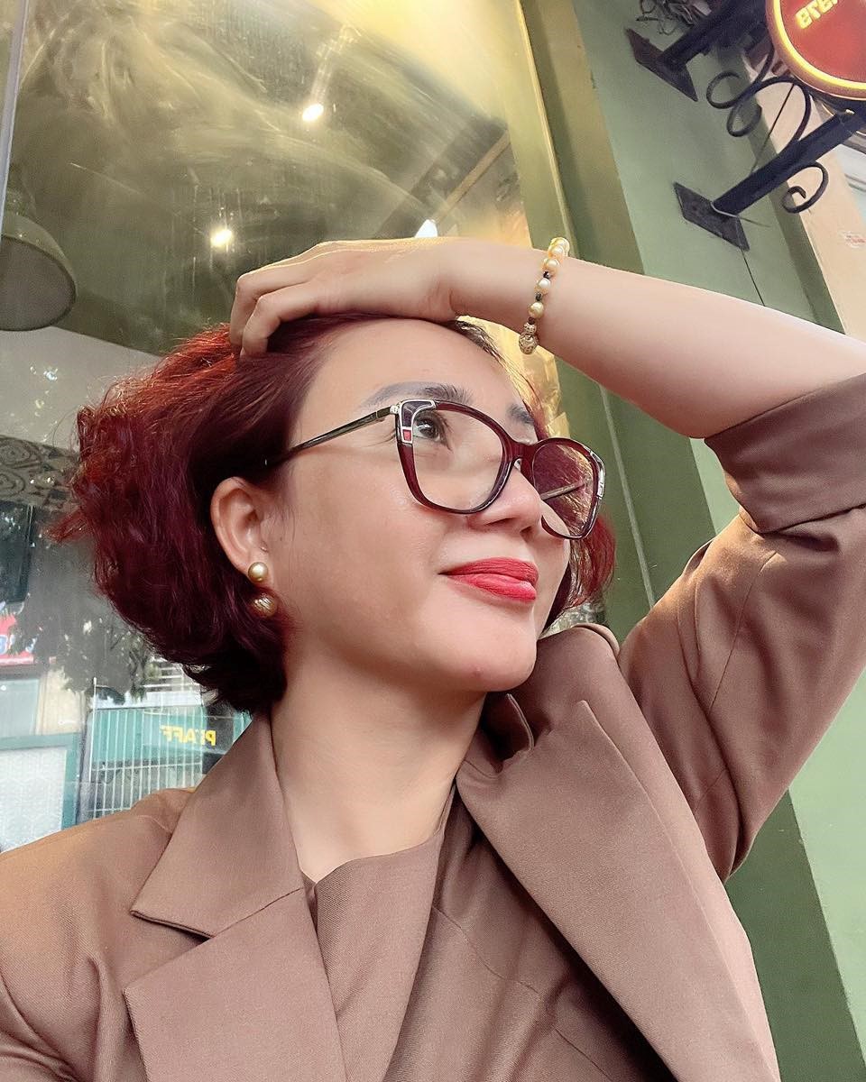 Áo blazer sẽ giúp bạn trong sang trọng hơn khi kết hợp chúng với Ngọc trai