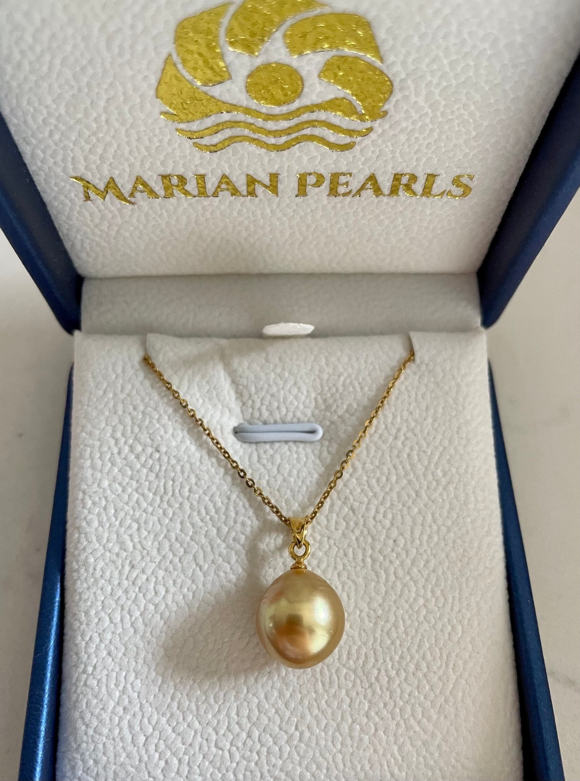 Xem thêm:  Các sản phẩm từ Ngọc trai thương hiệu Marian Pearls  Trang sức là những vật dụng được đeo sát trên người. Chính vì vậy, sẽ thật nguy hại nếu chúng được làm từ những chất liệu không đảm bảo. Để tránh mua ngọc trai giả, ngọc trai kém chất lượng. Khách hàng nên lựa chọn các địa chỉ bán ngọc trai uy tín, có thương hiệu trên thị trường. Bên cạnh đó, việc tìm hiểu những thông tin về cơ sở uy tín mua trang sức bạc nữ cao cấp gắn ngọc trai, chất lượng để mua ngọc trai cũng rất quan trọng.