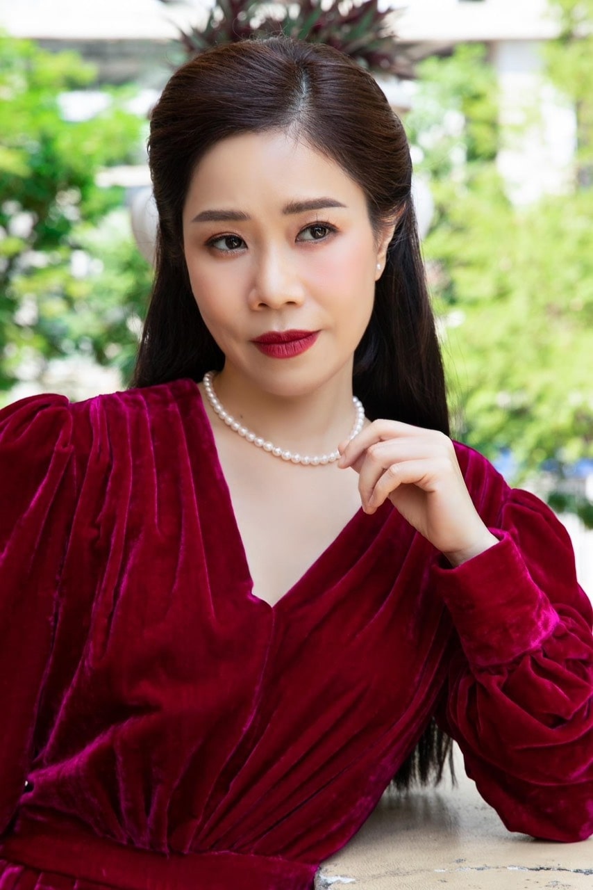 Dễ dàng kết hợp choker ngọc trai cùng trang phục dư tiệc trang trọng