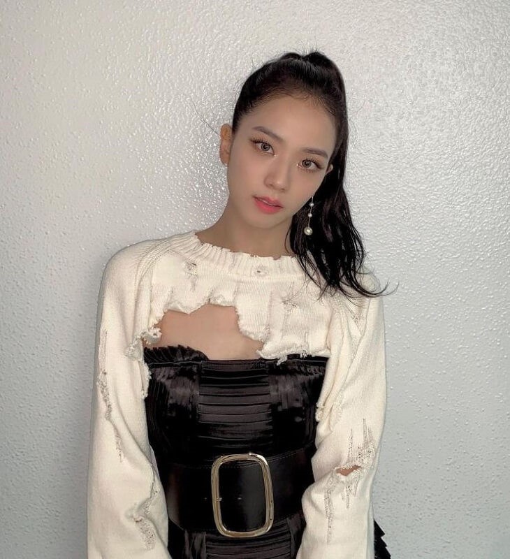 Jisoo cùng cách kết hợp trang sức Ngọc trai độc đáo
