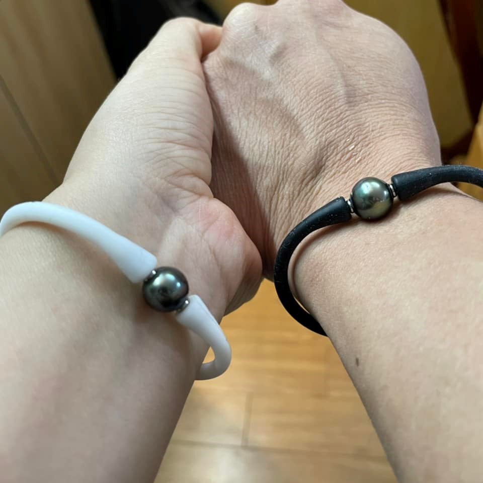 Vòng tay silicone kết hợp ngọc trai đen 
