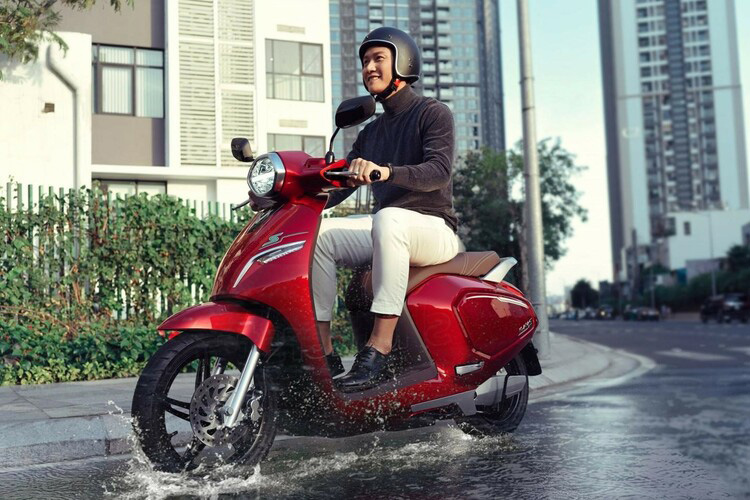 Thay ắc quy xe máy điện: nhầm lẫn và những điều cần biết