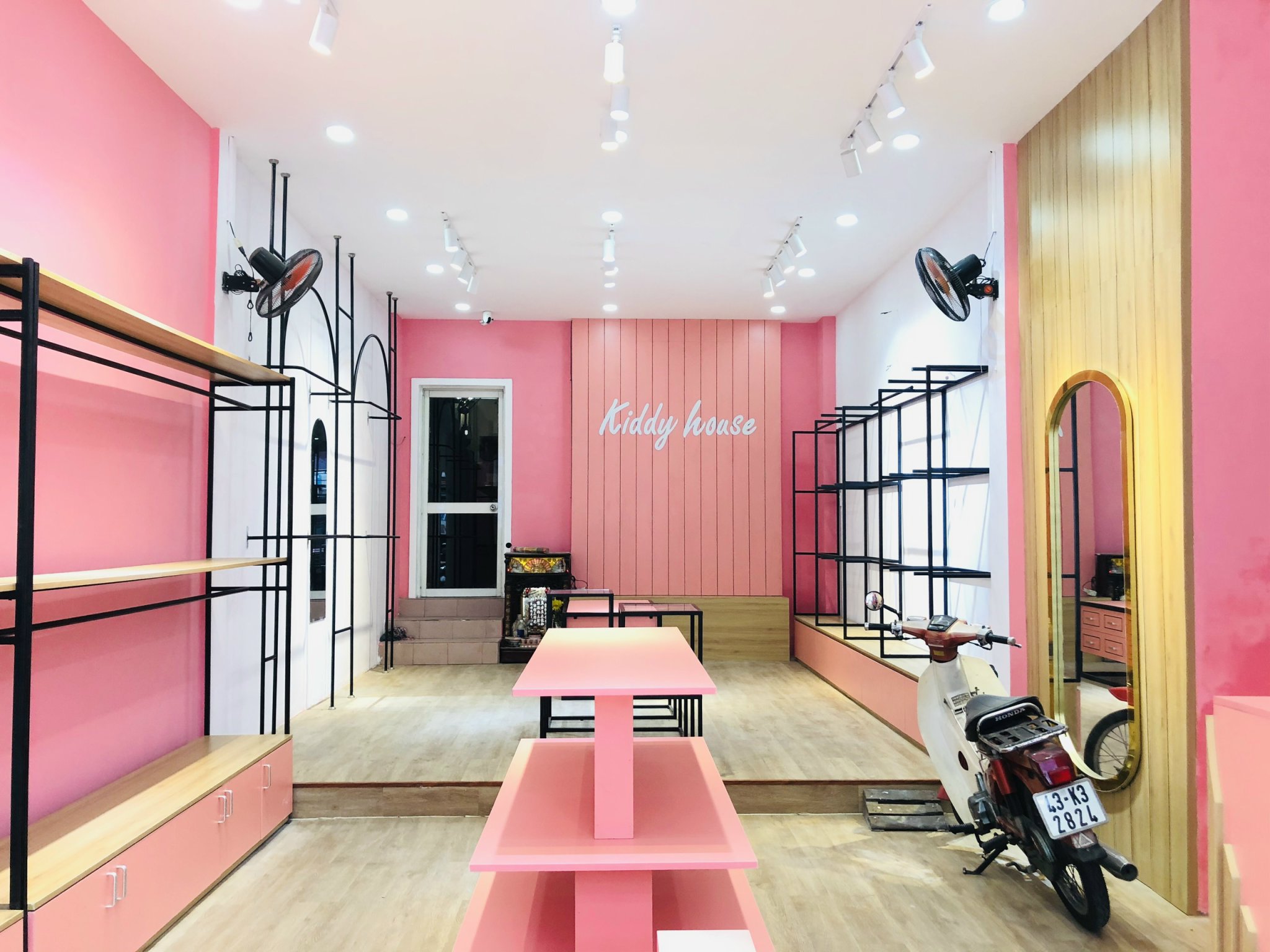 Thi công shop thời trang trẻ em  Thi công shop thời trang trẻ em