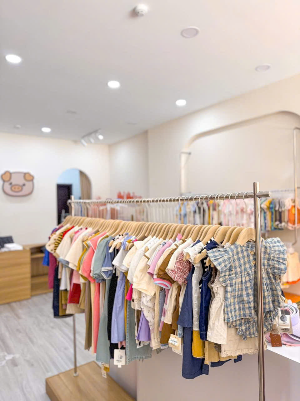 Mắc treo áo quần shop thời trang