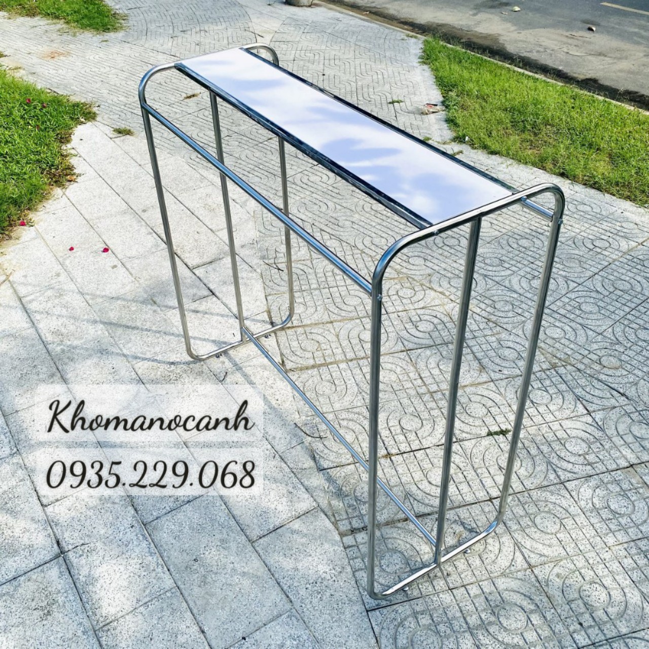 Các Mẫu Kệ Đôi Thịnh Hành Cho Shop Thời Trang