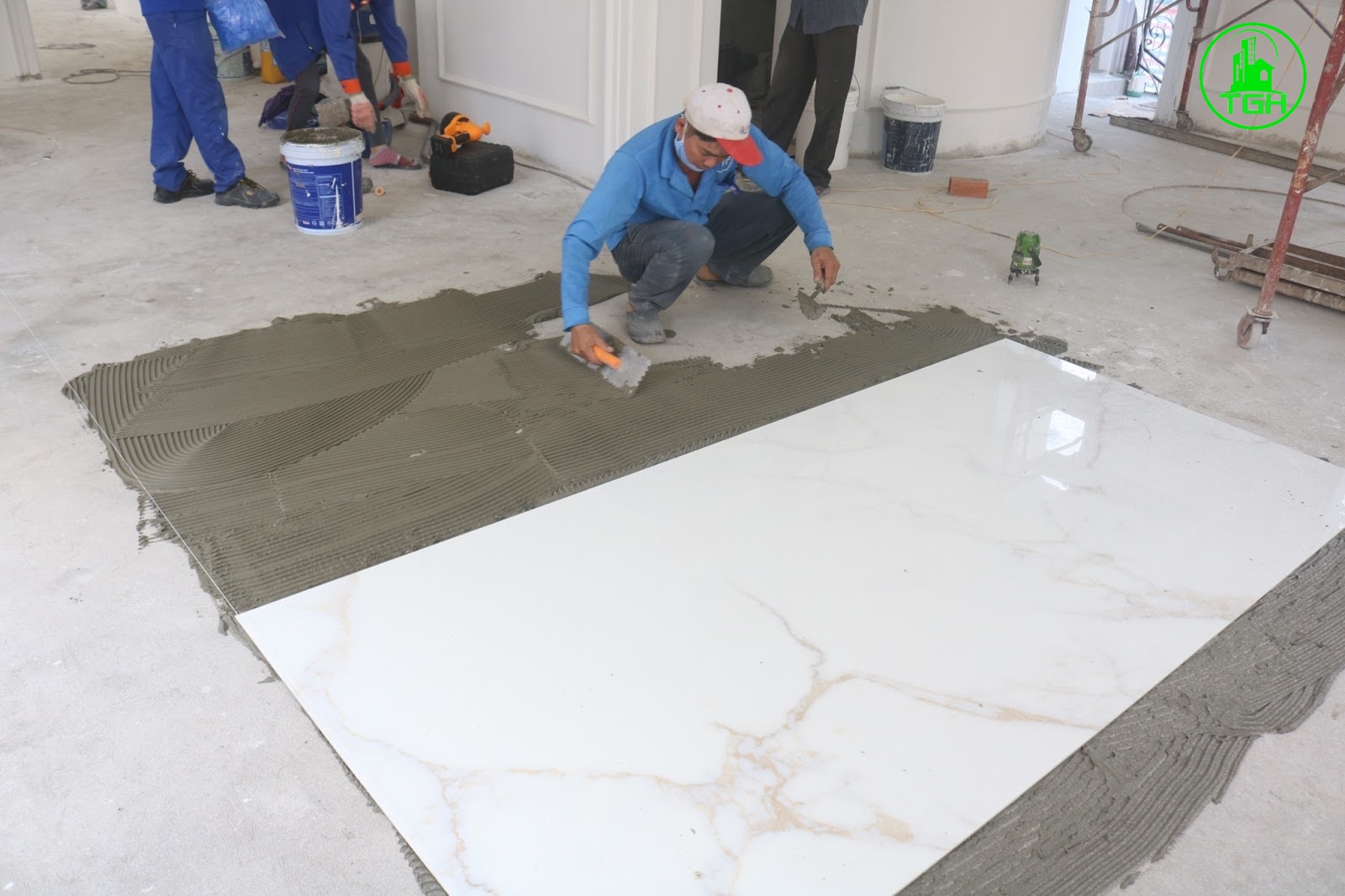 Cách thi công ốp lát gạch ốp tường, lát nền khổ lớn 60x60, 80x80