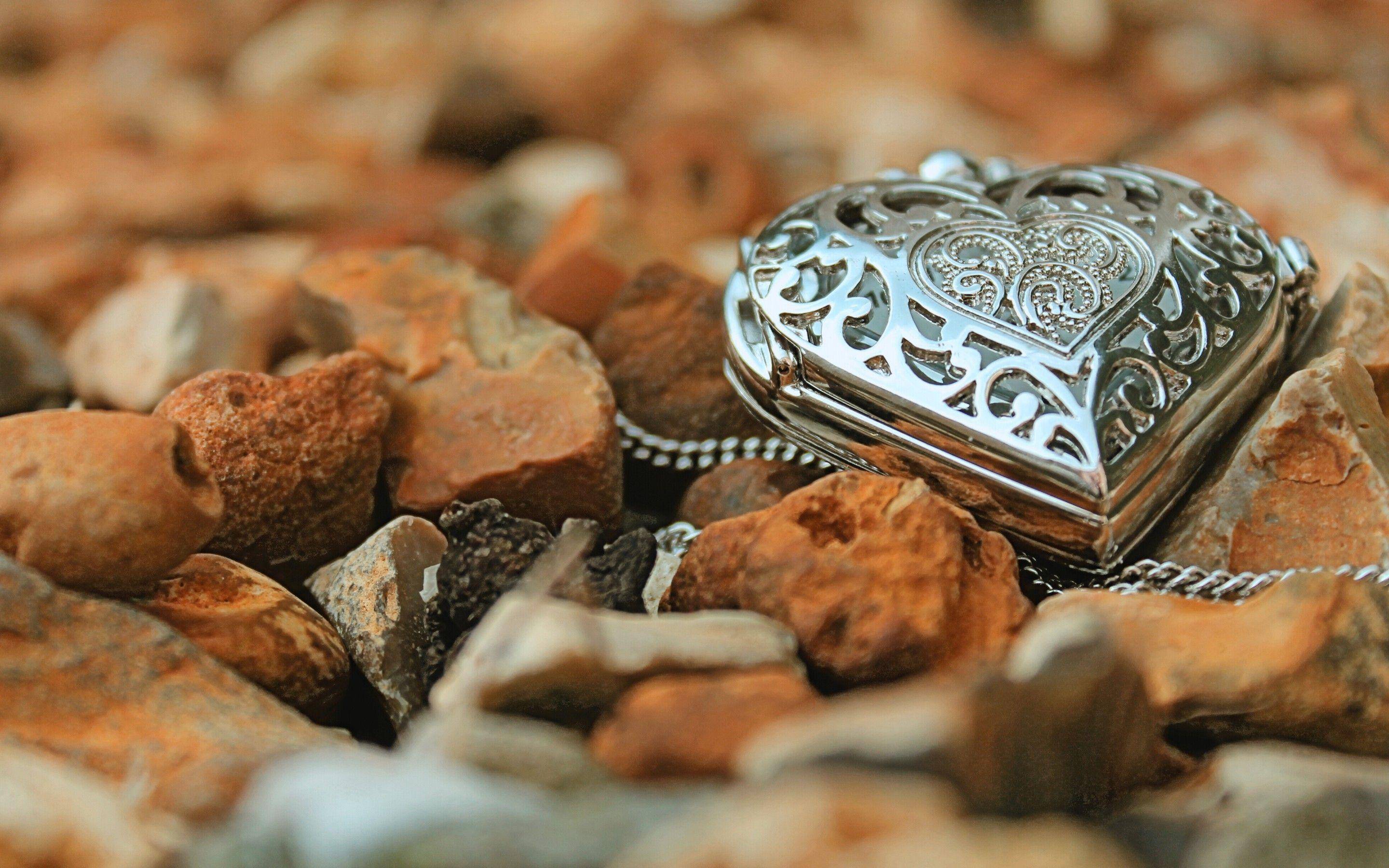 LÀM THẾ NÀO ĐỂ BẢO QUẢN ĐỒ TRANG SỨC KHÔNG BỊ XỈN MÀU?