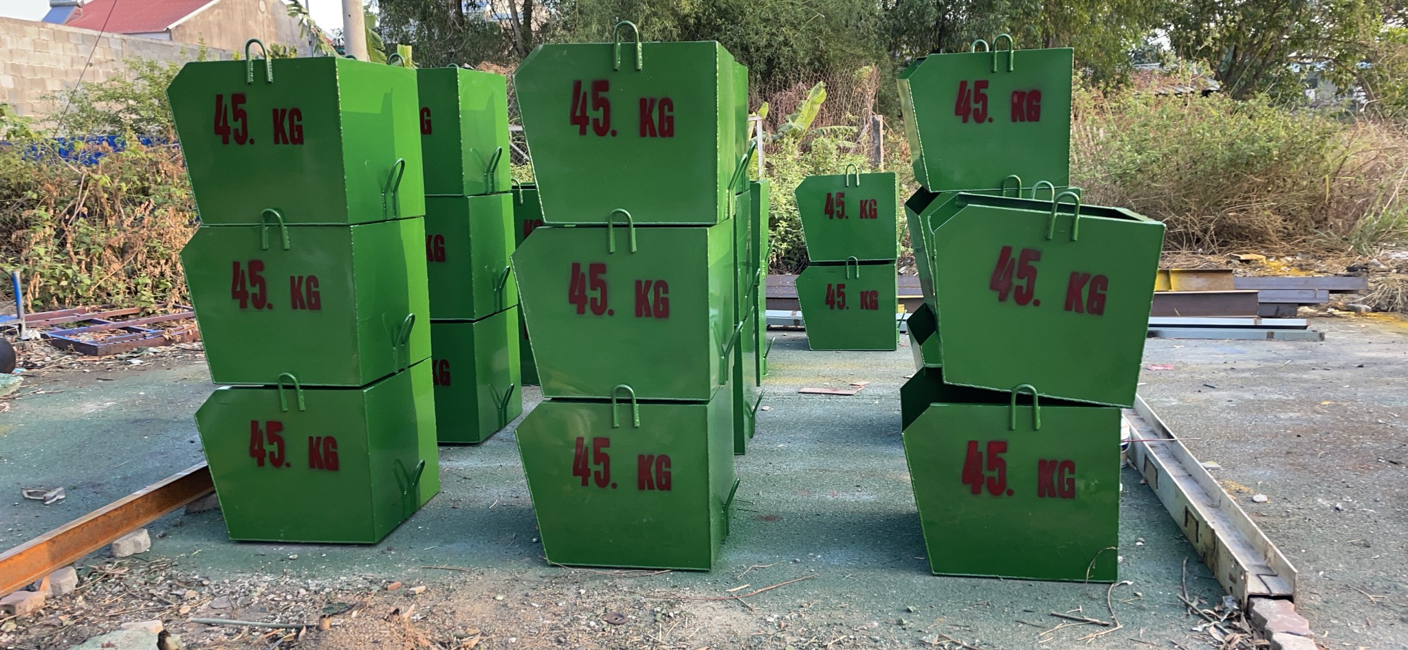 Gia công thùng thép chứa bu lông ốc vít