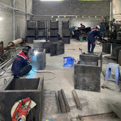 Gia công thùng thép chứa bu lông ốc vít