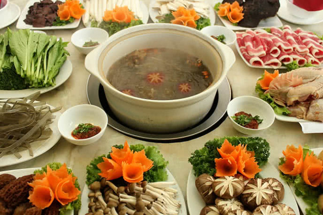 Nước lẩu nhà làm không trong như ngoài hàng? Đầu bếp chỉ ra bí quyết quan trọng này