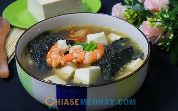 Cách nấu món canh rong biển thơm ngon tròn vị