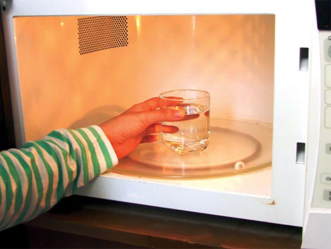 Tuyệt đối không hâm nóng thịt gà bằng lò vi sóng, lý do sẽ khiến bạn phải rùng mình