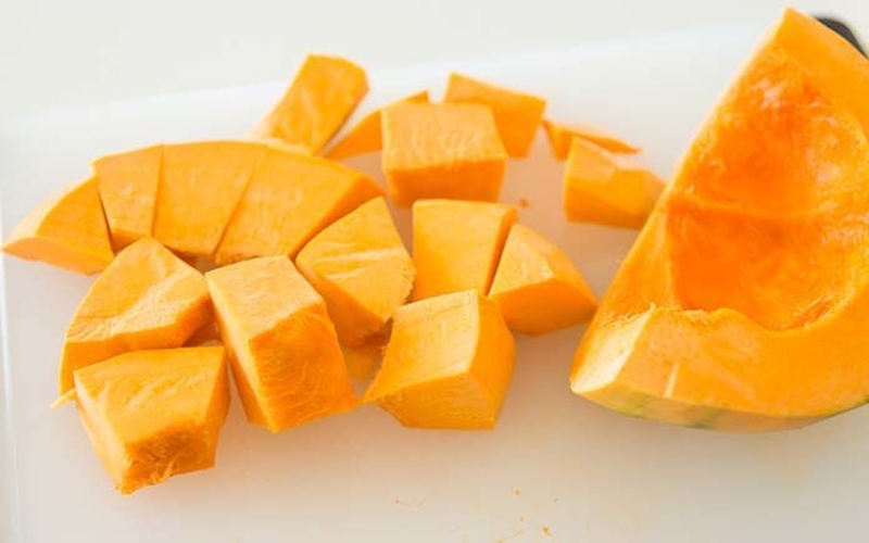 Bí đỏ ăn không hết làm cách nào để bảo quản lâu không bị hỏng?