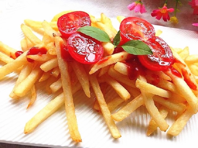 Chỉ cần thêm một bước này là món khoai tây chiên của bạn sẽ thơm giòn hệt như ngoài hàng