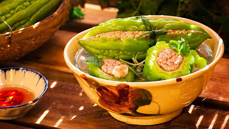 Bí quyết nấu canh khổ qua dồn thịt không bao giờ bị đắng