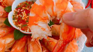 Thêm một cách luộc tôm cực ngon bằng 2 gia vị sẵn có trong nhà nếu lỡ quên mua sả